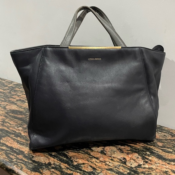 vincis bench Handbags - Vincis Bench Leather hand bag original. Standard size. Used . Condition 9/10